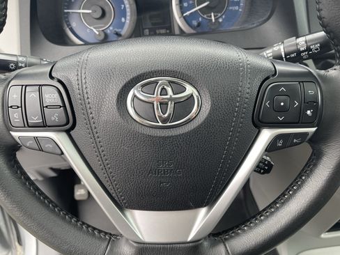 Certified 2020 Toyota Sienna XLE FWD image 19