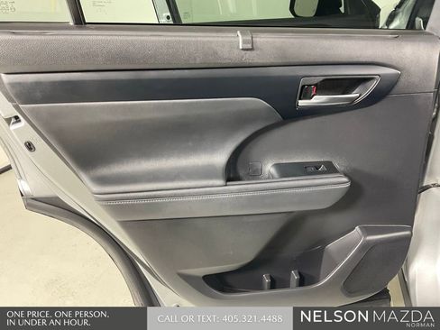 Used 2022 Toyota Highlander XSE FWD image 20