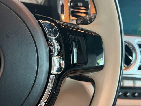 Used 2017 Rolls-Royce Dawn RWD image 23