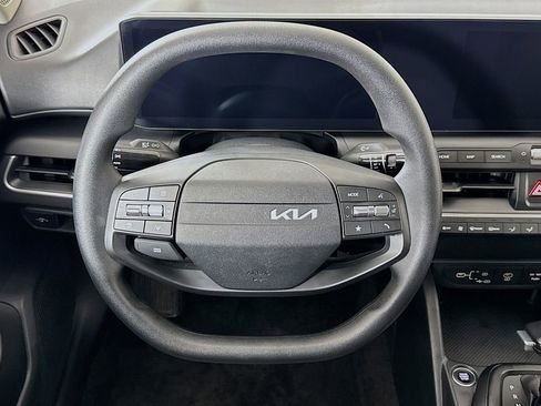 Used 2025 Kia K4 LXS image 14