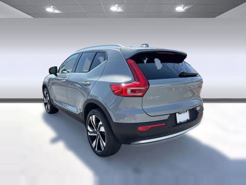 Certified 2024 Volvo XC40 B5 Plus w/ Protection Package Premier image 3