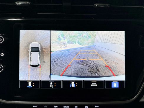 Used 2022 Chevrolet Bolt EUV Premier FWD image 15