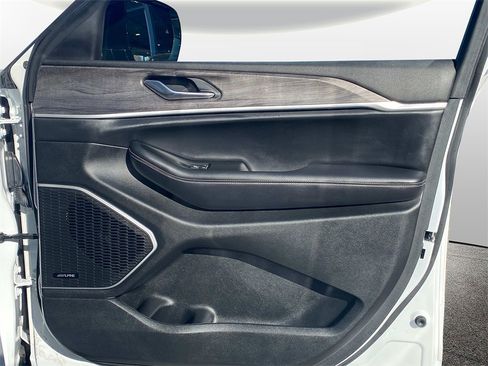 Used 2021 Jeep Grand Cherokee L Limited image 12