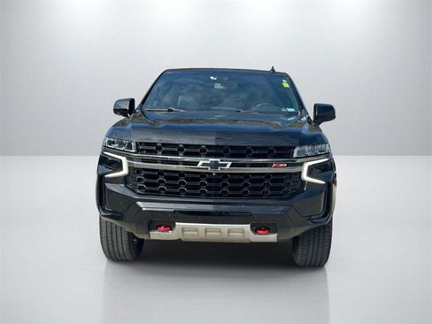 Used 2021 Chevrolet Suburban Z71 w/ Luxury Package image 2