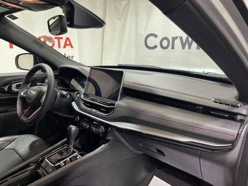 Used 2025 Jeep Compass Trailhawk image 13