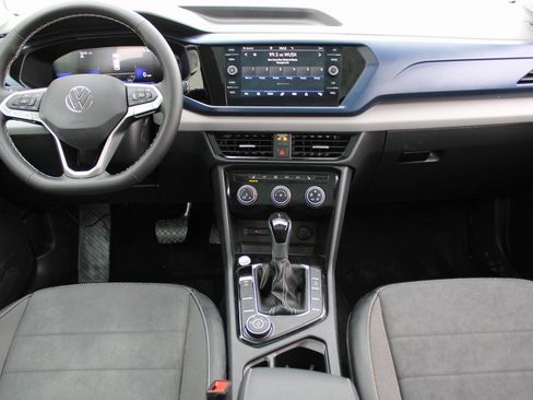 Certified 2023 Volkswagen Taos SE w/ Panoramic Sunroof Package image 20