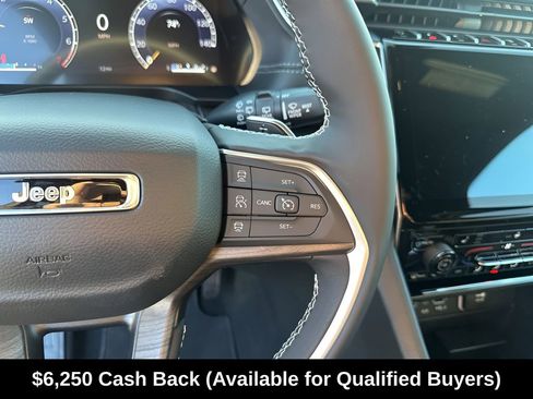 New 2025 Jeep Grand Cherokee Limited w/ Black Appearance Package RWD image 32