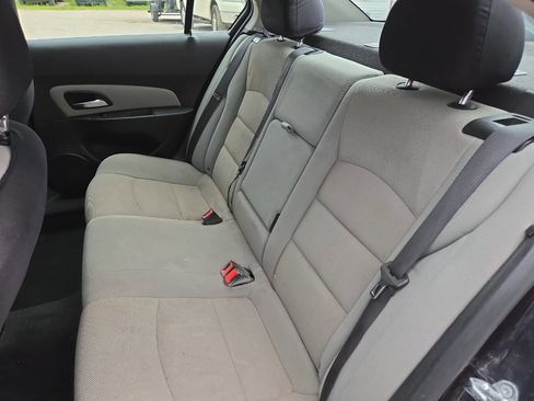 Used 2016 Chevrolet Cruze LT w/ Technology Package FWD image 10