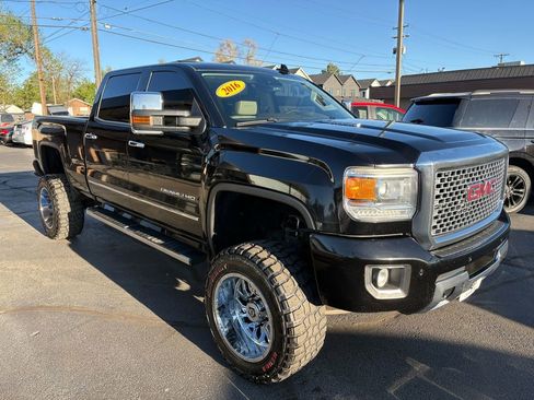 Used 2016 GMC Sierra 2500 Denali w/ Driver Alert Package image 5