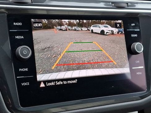 Certified 2022 Volkswagen Tiguan SE R-Line image 24