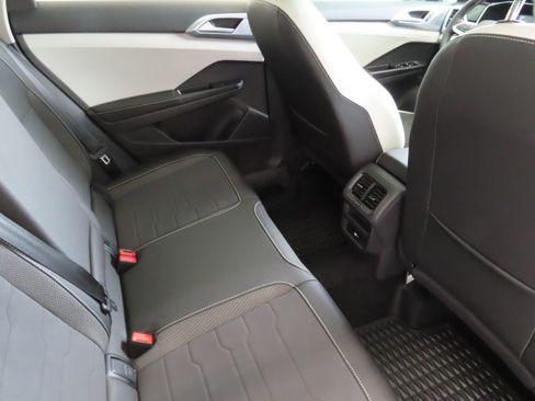 New 2025 Volkswagen Taos SE image 25