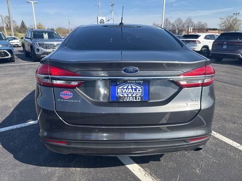 Used 2018 Ford Fusion SE w/ Fusion SE Technology Package FWD image 6