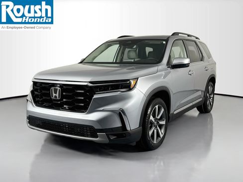 Certified 2025 Honda Pilot Touring image 1