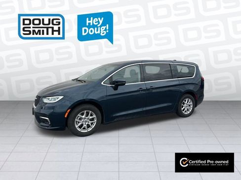 Certified 2023 Chrysler Pacifica Touring-L image 1