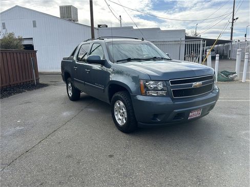 Used 2011 Chevrolet Avalanche LS image 1