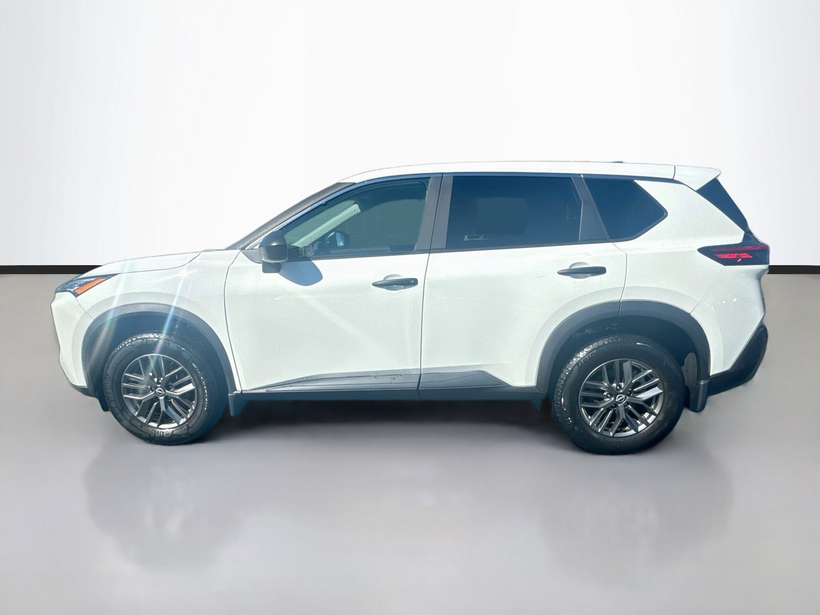 Used 2023 Nissan Rogue S FWD image 4