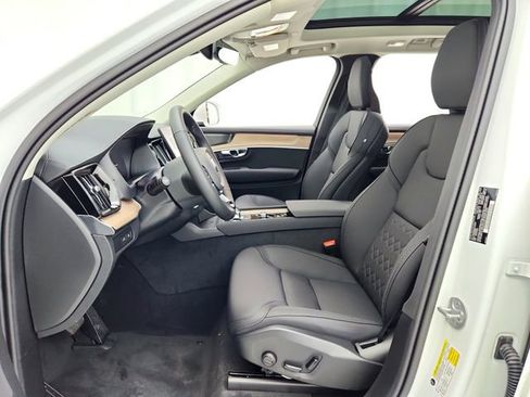 New 2025 Volvo XC90 T8 Plus w/ Protection Package Premier image 17