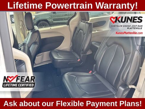 Used 2023 Chrysler Pacifica Touring-L image 25