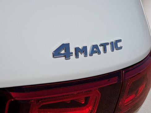 Used 2022 Mercedes-Benz GLB 250 4MATIC w/ Premium Package Lite image 16