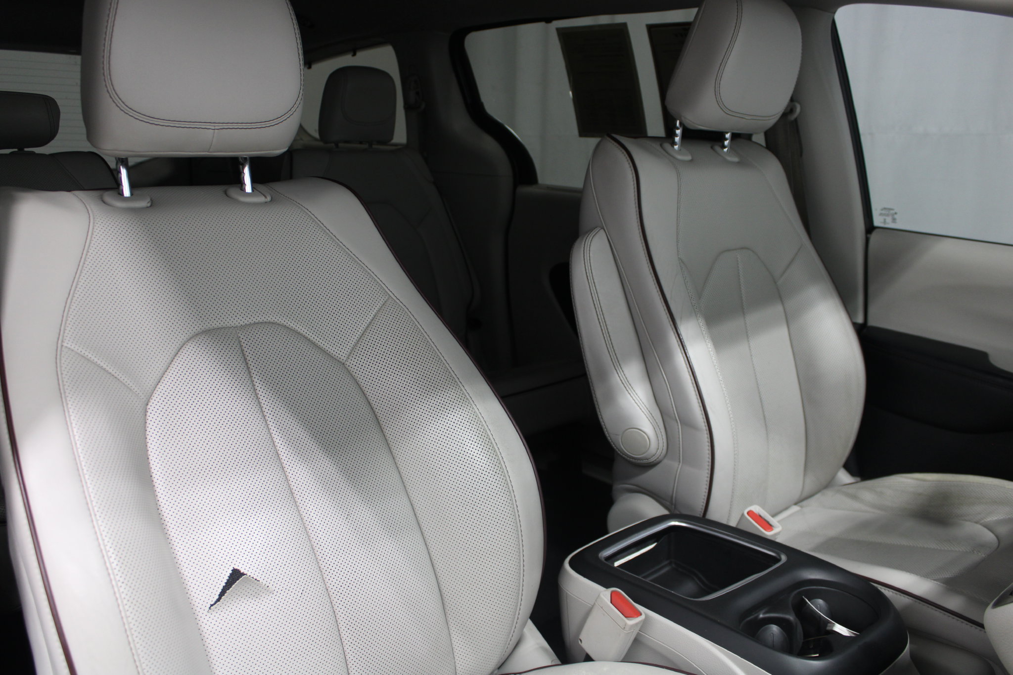 Used 2019 Chrysler Pacifica Limited FWD image 24