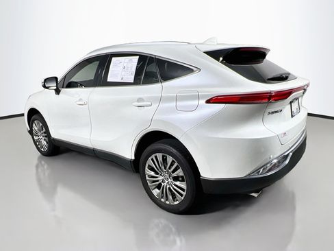 Used 2022 Toyota Venza XLE AWD/4WD image 8