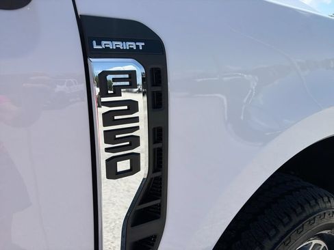 Used 2024 Ford F250 Lariat w/ FX4 Off-Road Package AWD/4WD image 38