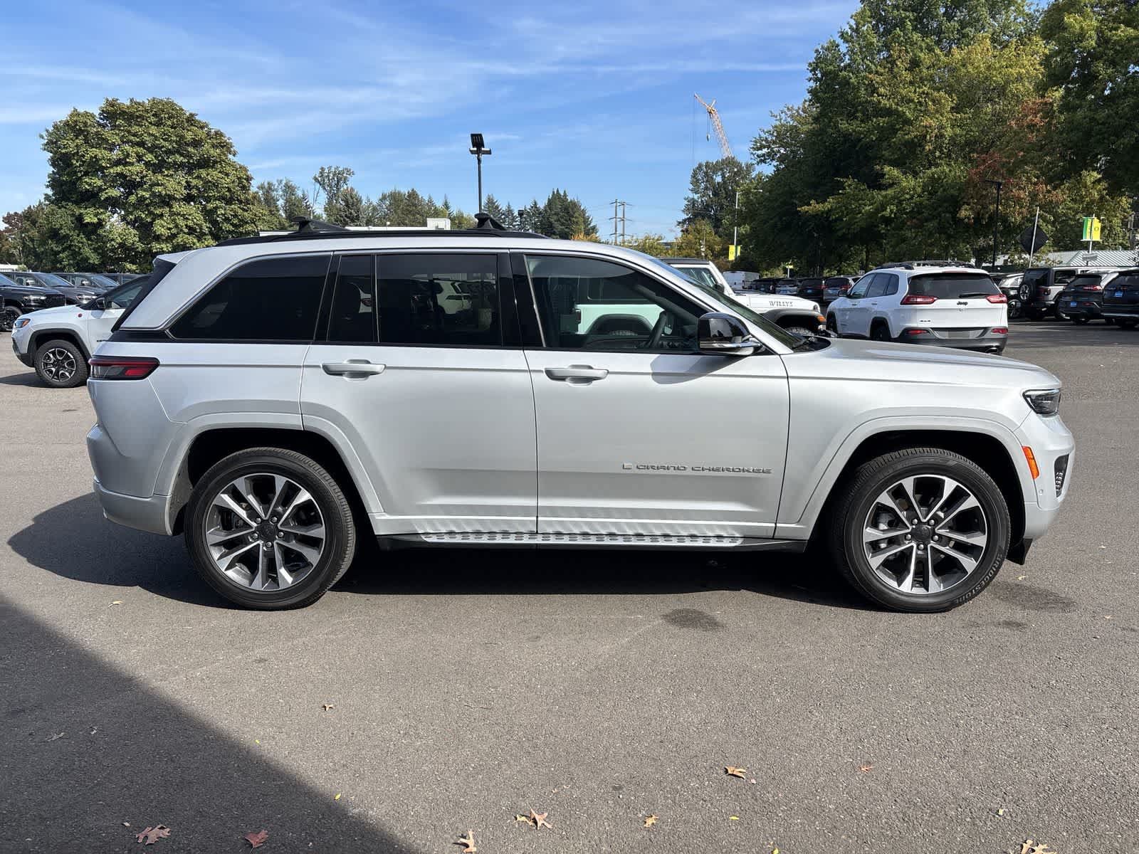 Used 2024 Jeep Grand Cherokee Overland w/ Luxury Tech Group IV AWD/4WD image 5