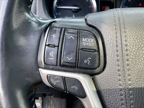 Used 2019 Toyota Highlander XLE AWD/4WD image 13