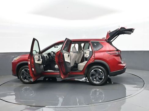 Used 2025 Nissan Rogue SV AWD/4WD image 30