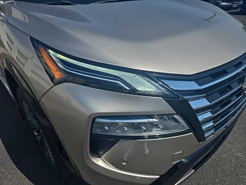 Used 2024 Nissan Rogue Platinum w/ Platinum Premium Package AWD/4WD image 32