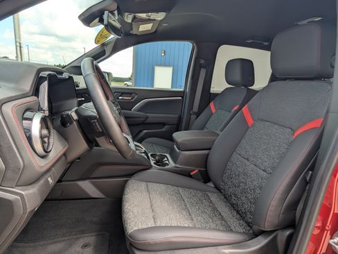 Used 2025 Chevrolet Colorado Z71 AWD/4WD image 10