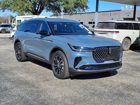 New 2026 Lincoln Nautilus Premier image 3