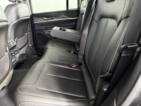 Certified 2023 Jeep Grand Cherokee Limited AWD/4WD image 19