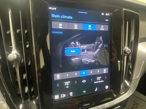 Certified 2025 Volvo S60 B5 Core image 24