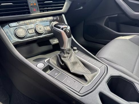 Used 2024 Volkswagen Jetta SE w/ Panoramic Sunroof Package FWD image 18