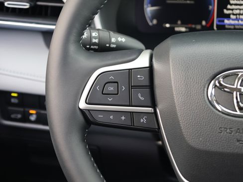 Used 2025 Toyota Highlander Limited image 18