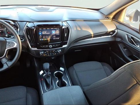 Used 2023 Chevrolet Traverse LT w/ Rear Camera Mirror Package image 15