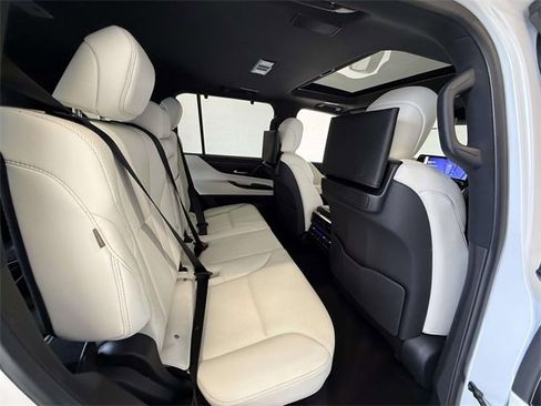 Used 2023 Lexus LX 600 4WD w/ Luxury Package image 16