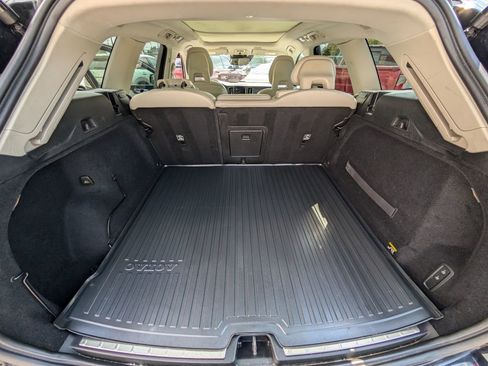 Used 2018 Volvo XC60 T5 Momentum w/ Convenience Package image 18