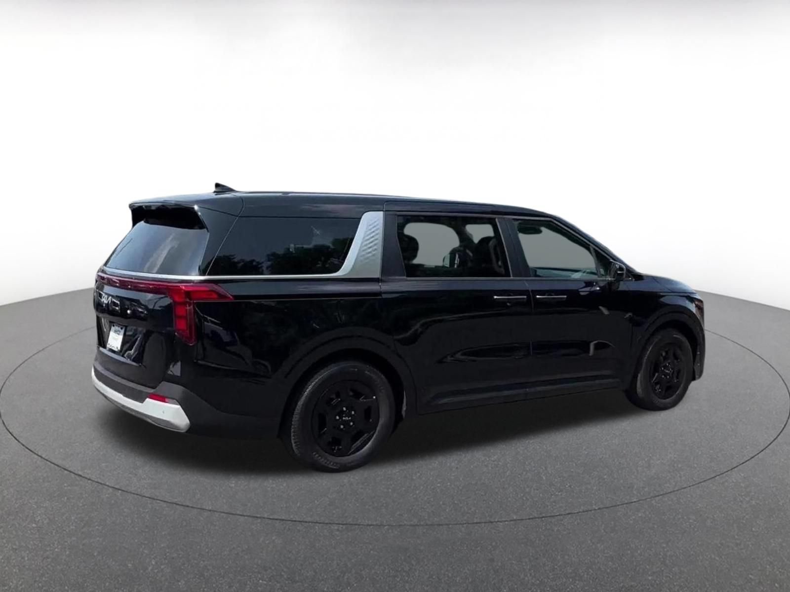 Used 2026 Kia Carnival FWD image 14