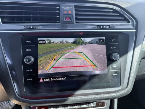 Used 2021 Volkswagen Tiguan SE R-Line image 17