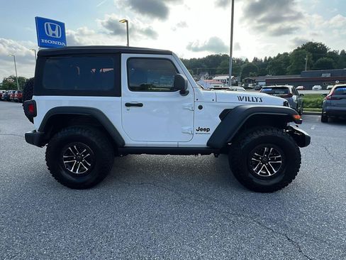Used 2025 Jeep Wrangler Sport AWD/4WD image 3
