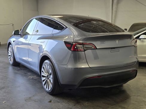 Used 2025 Tesla Model Y Long Range AWD/4WD image 2