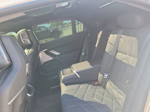 Used 2023 BMW 760i xDrive AWD/4WD image 28
