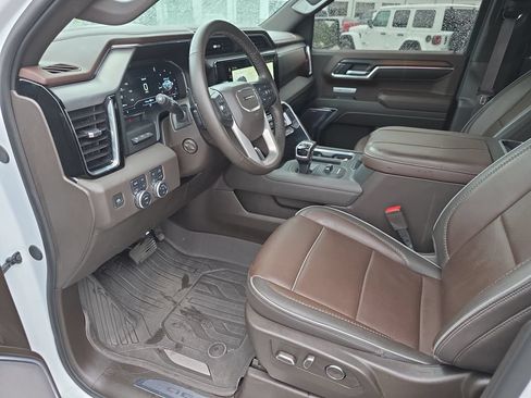 Used 2024 GMC Sierra 1500 Denali w/ Denali Reserve Package AWD/4WD image 11