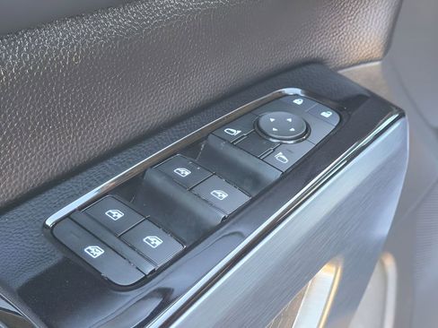 Used 2025 Nissan Pathfinder SL image 17