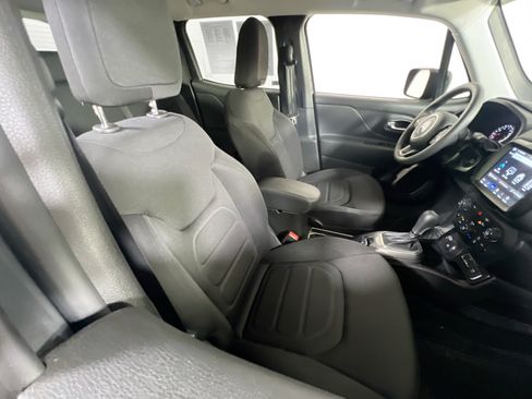 Used 2022 Jeep Renegade Latitude AWD/4WD image 26