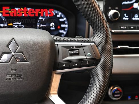 Used 2023 Mitsubishi Outlander SEL AWD/4WD image 16