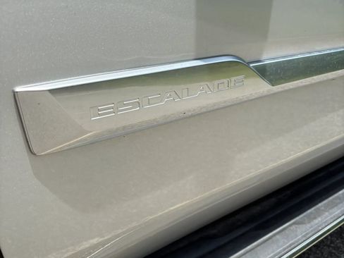 Used 2020 Cadillac Escalade ESV Luxury AWD/4WD image 9