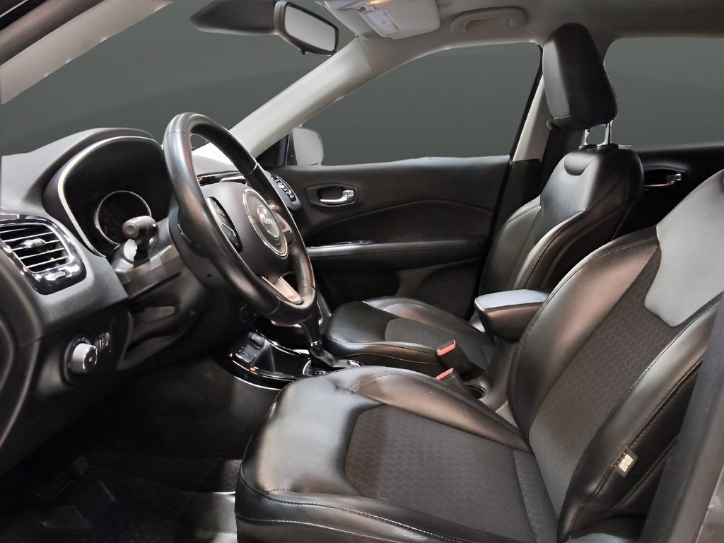 Used 2020 Jeep Compass Latitude FWD image 10
